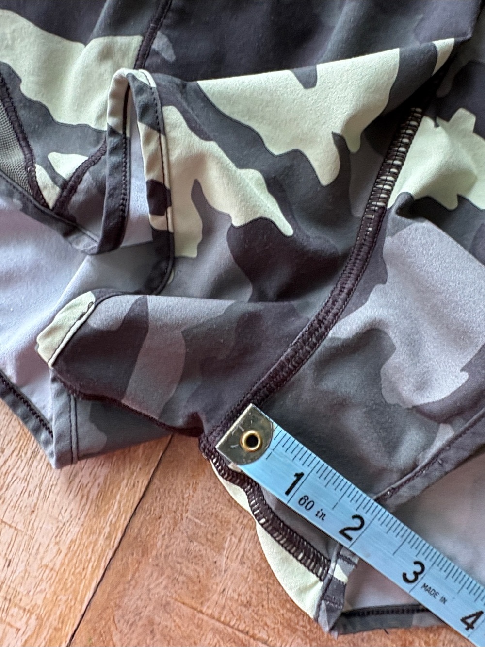 Lululemon Camo Women's Athletic Shorts size 4 - Picture 6 of 9